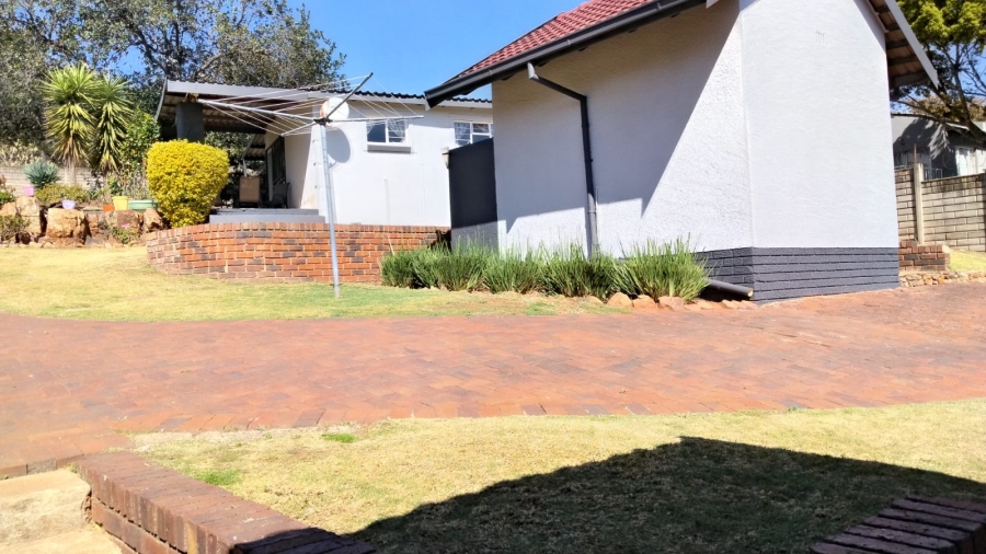 3 Bedroom Property for Sale in Rangeview Gauteng