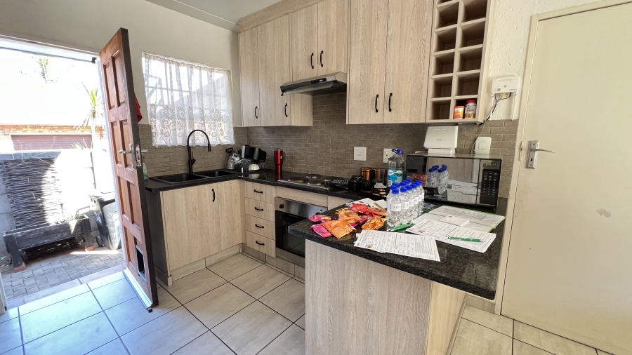3 Bedroom Property for Sale in Wilgeheuwel Gauteng
