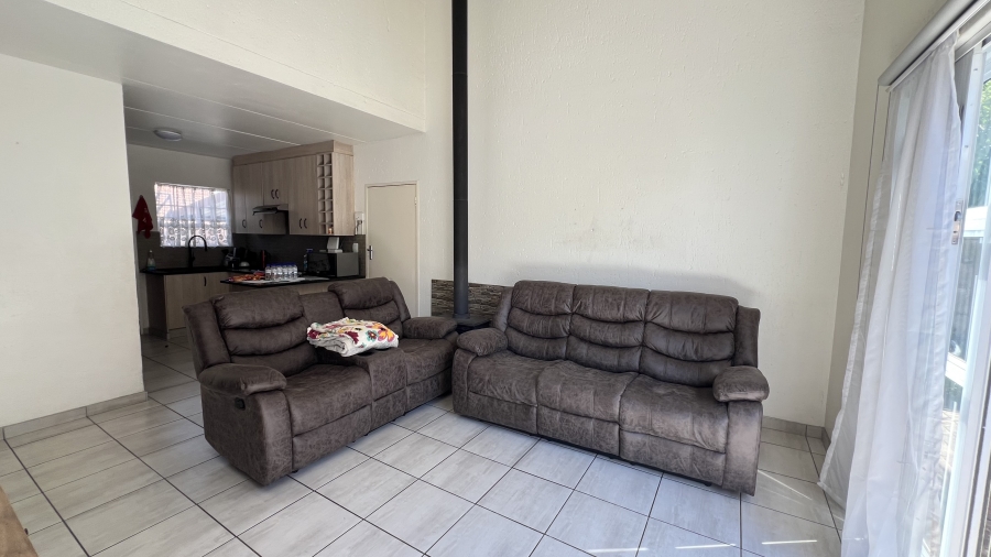 3 Bedroom Property for Sale in Wilgeheuwel Gauteng