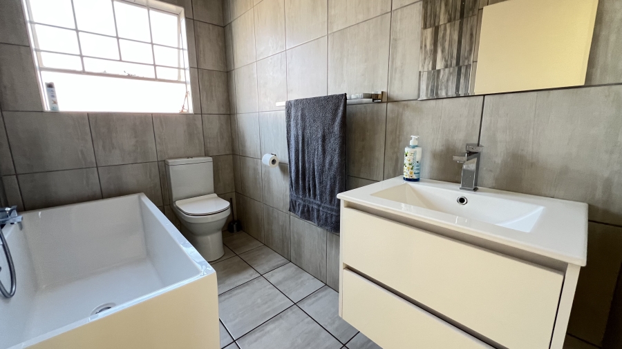 3 Bedroom Property for Sale in Wilgeheuwel Gauteng