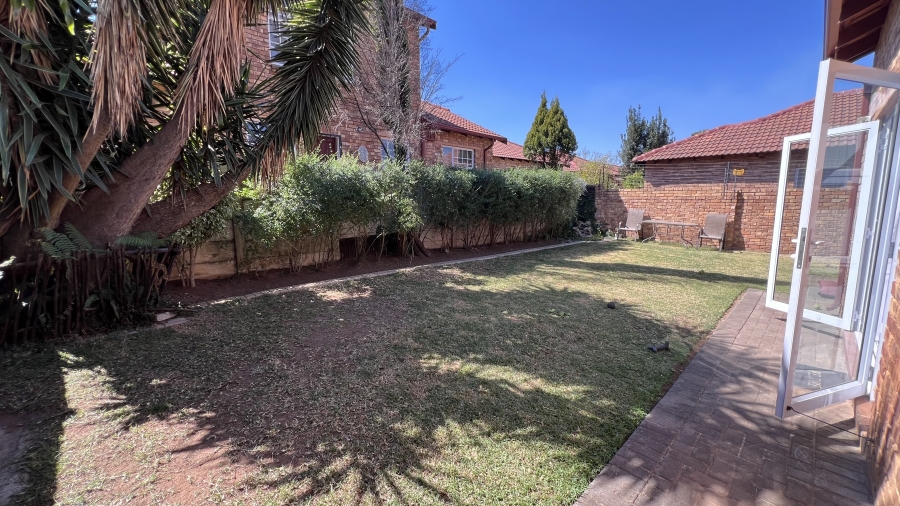 3 Bedroom Property for Sale in Wilgeheuwel Gauteng