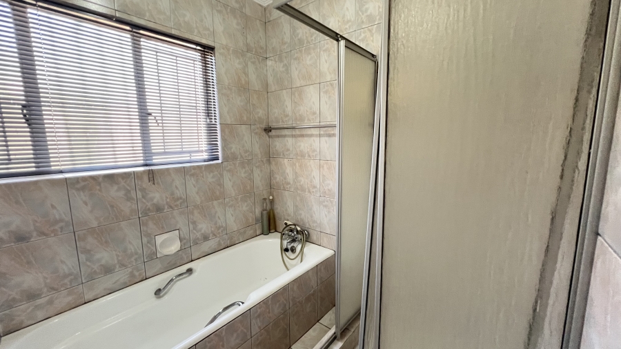 3 Bedroom Property for Sale in Helikonpark Gauteng