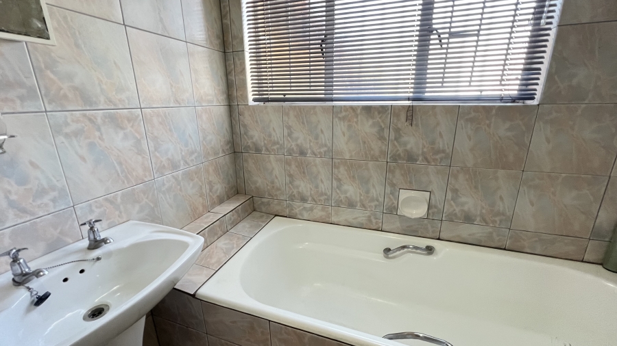 3 Bedroom Property for Sale in Helikonpark Gauteng