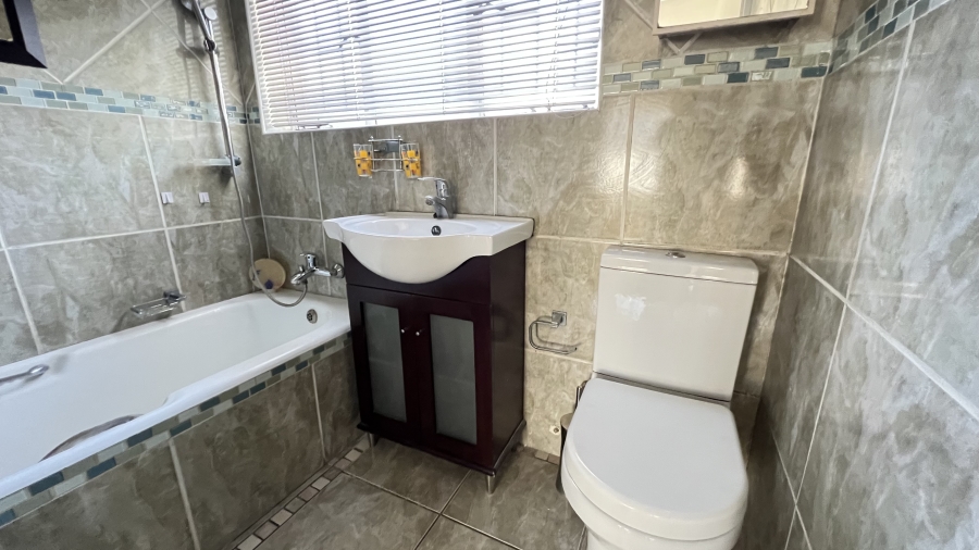 3 Bedroom Property for Sale in Helikonpark Gauteng