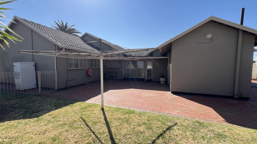 3 Bedroom Property for Sale in Helikonpark Gauteng