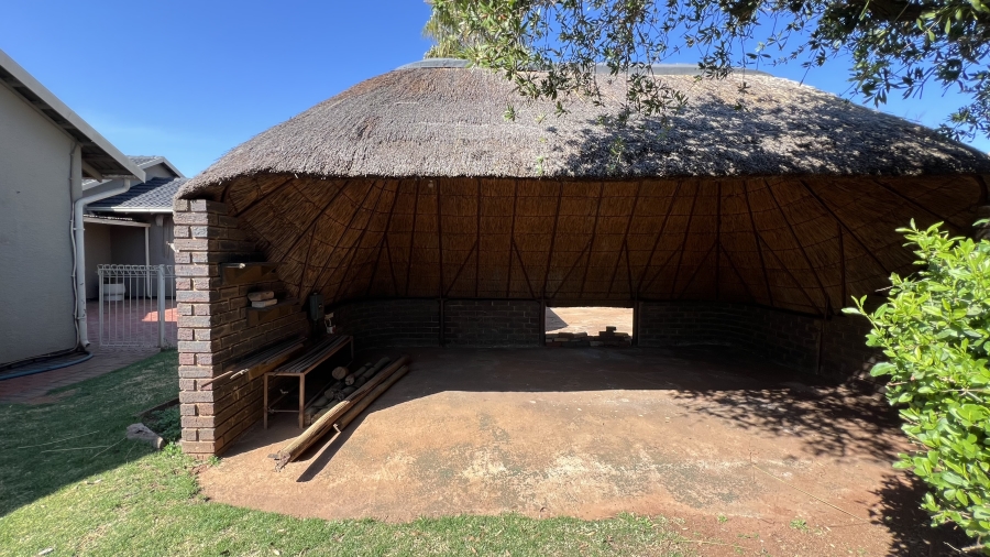 3 Bedroom Property for Sale in Helikonpark Gauteng