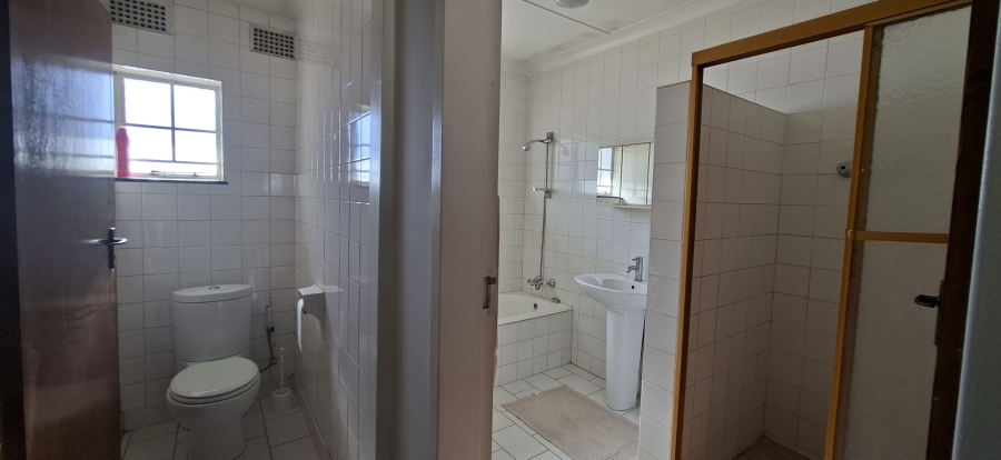 4 Bedroom Property for Sale in Wentworth Park Gauteng