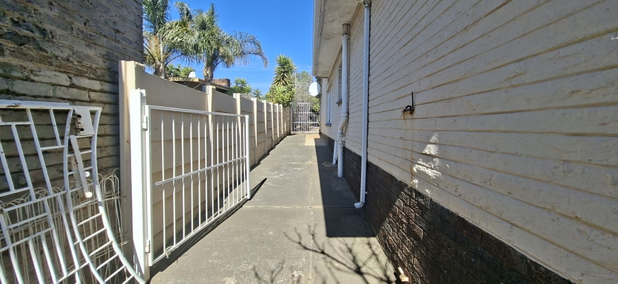 4 Bedroom Property for Sale in Wentworth Park Gauteng
