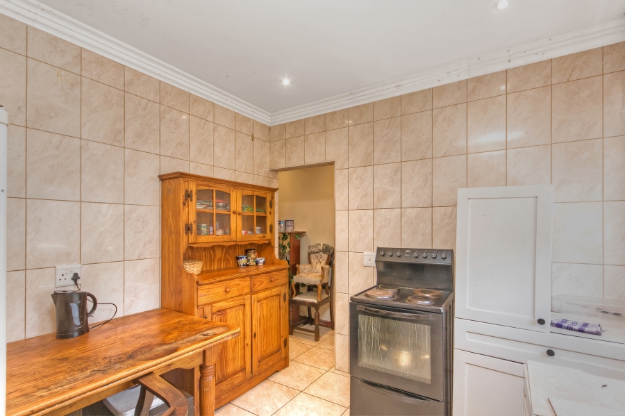 7 Bedroom Property for Sale in Mulbarton Gauteng