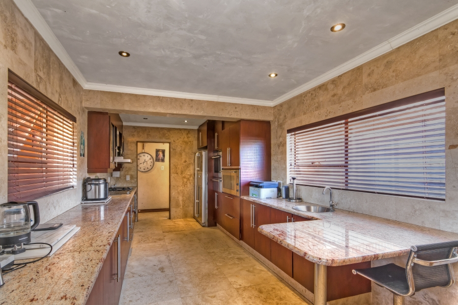 7 Bedroom Property for Sale in Mulbarton Gauteng