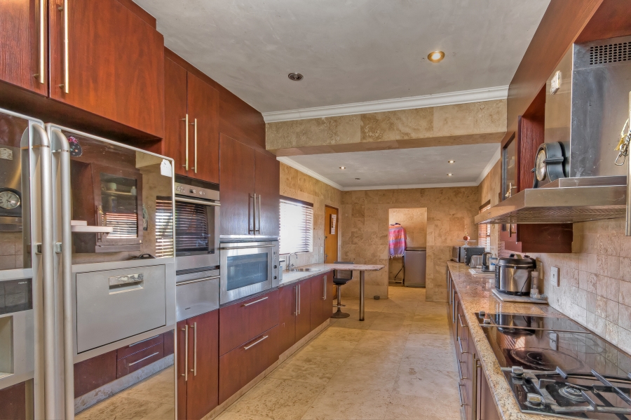 7 Bedroom Property for Sale in Mulbarton Gauteng