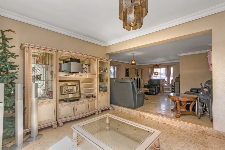 7 Bedroom Property for Sale in Mulbarton Gauteng