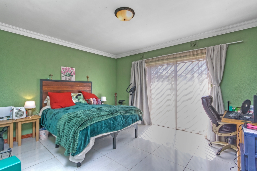 7 Bedroom Property for Sale in Mulbarton Gauteng