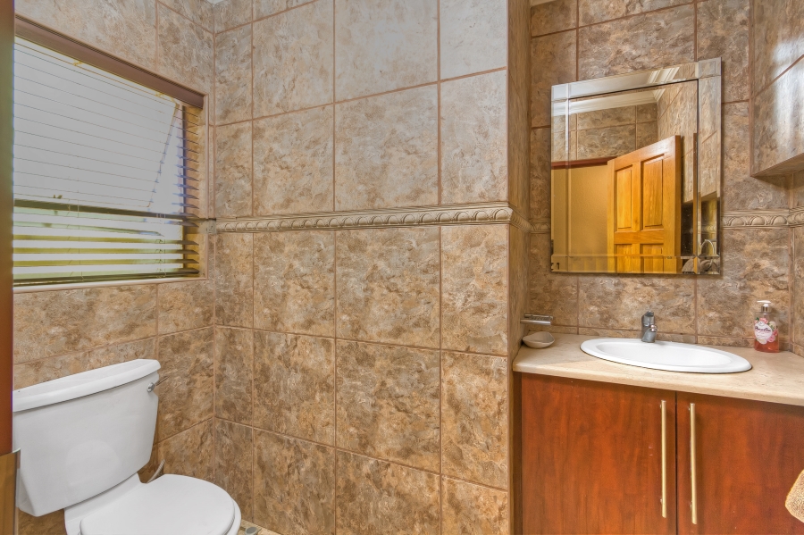 7 Bedroom Property for Sale in Mulbarton Gauteng