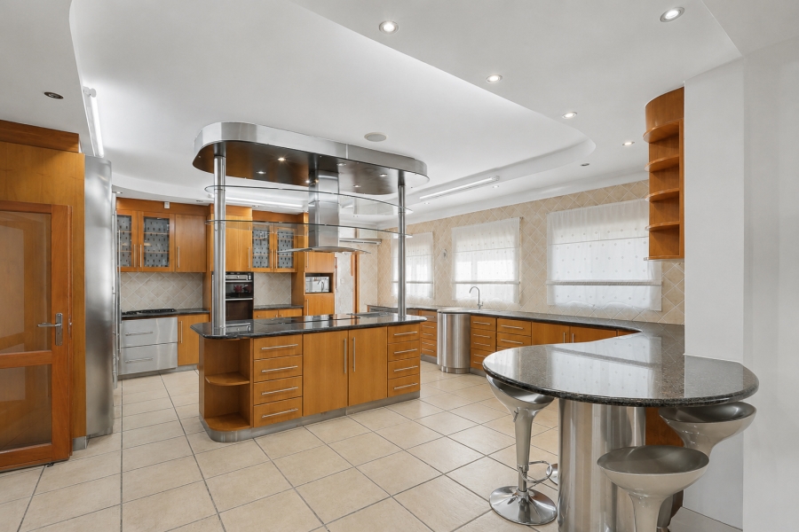 6 Bedroom Property for Sale in Woodmead Gauteng
