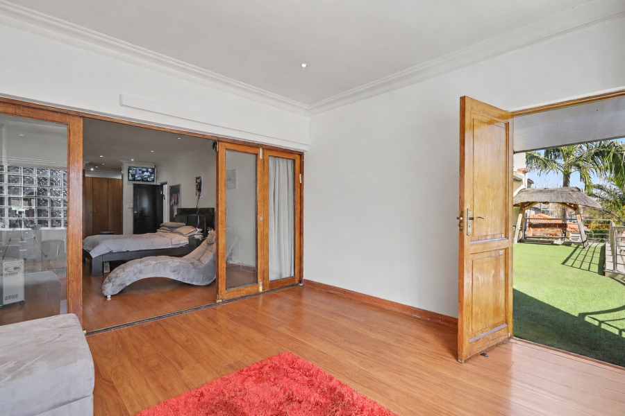 6 Bedroom Property for Sale in Woodmead Gauteng
