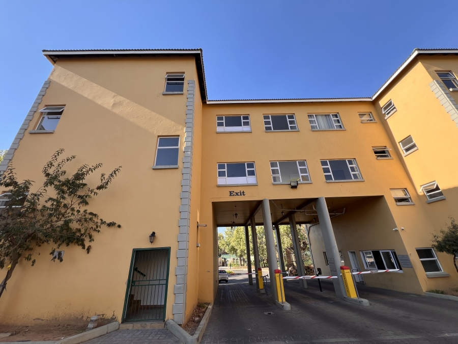 To Let 2 Bedroom Property for Rent in Ormonde Gauteng