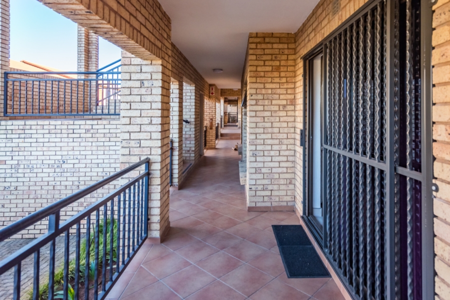 2 Bedroom Property for Sale in Monument Gauteng