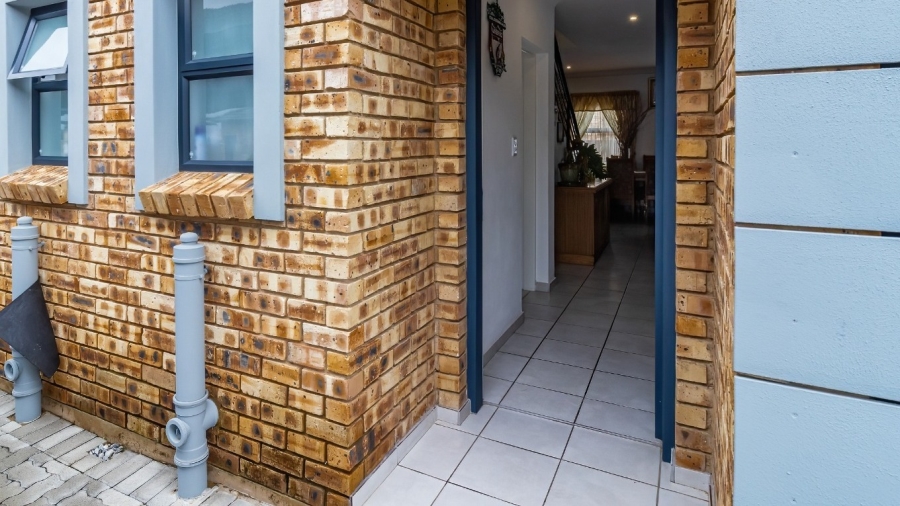 3 Bedroom Property for Sale in Brackendowns Gauteng