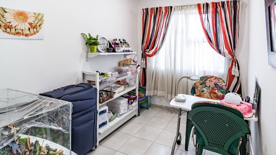 3 Bedroom Property for Sale in Brackendowns Gauteng