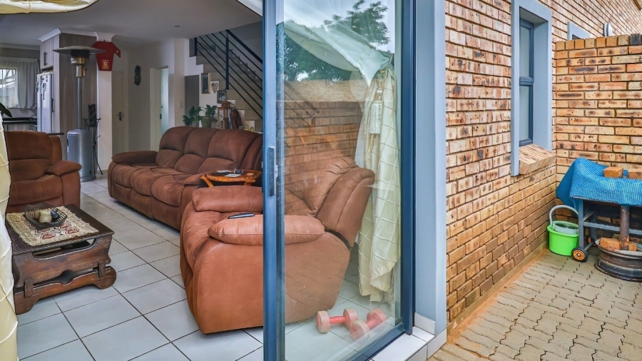 3 Bedroom Property for Sale in Brackendowns Gauteng
