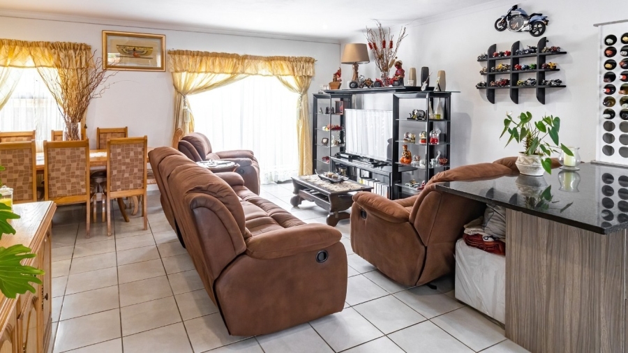 3 Bedroom Property for Sale in Brackendowns Gauteng