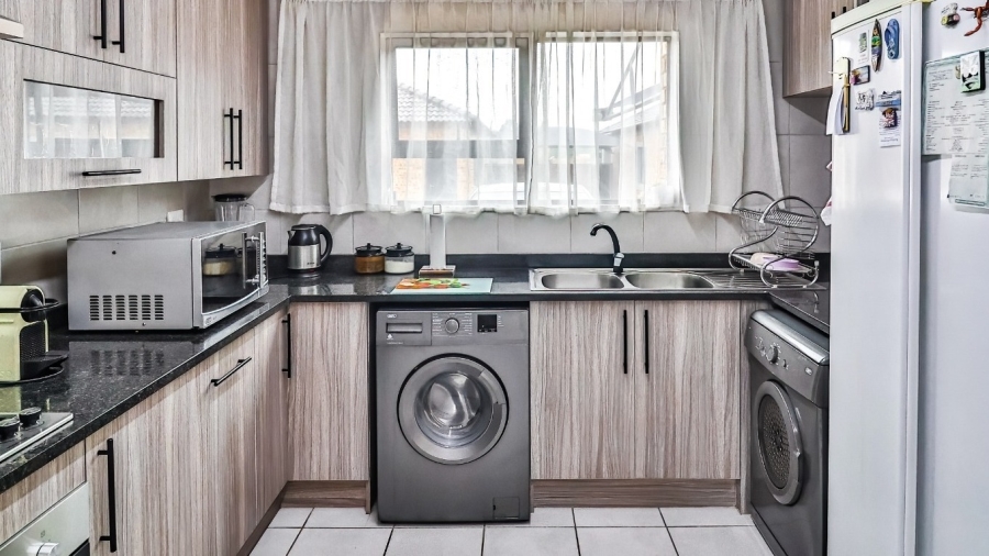 3 Bedroom Property for Sale in Brackendowns Gauteng