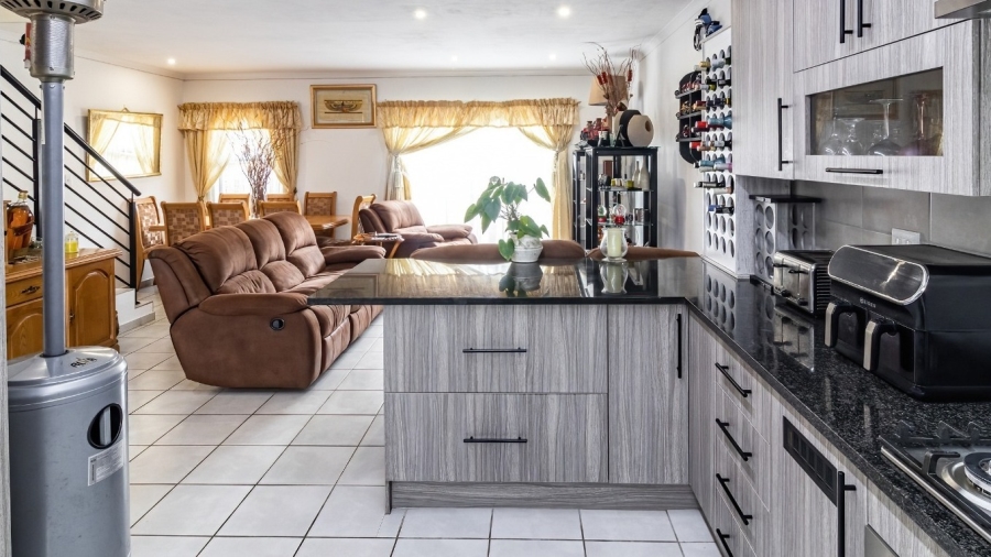 3 Bedroom Property for Sale in Brackendowns Gauteng