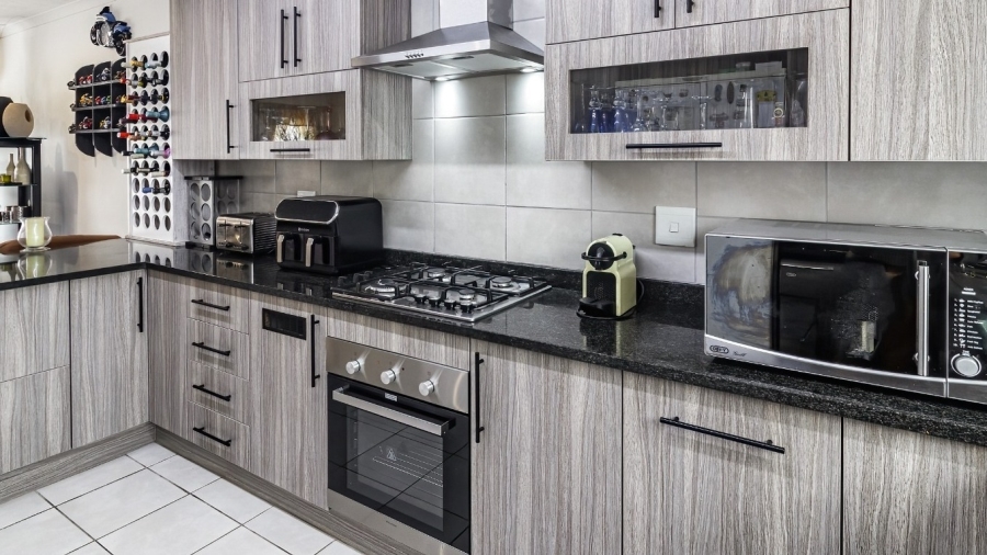 3 Bedroom Property for Sale in Brackendowns Gauteng
