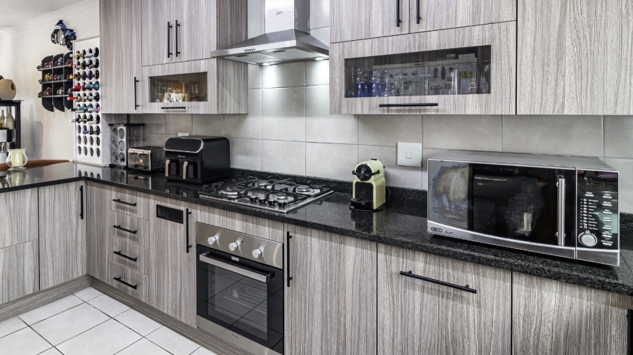 3 Bedroom Property for Sale in Brackendowns Gauteng
