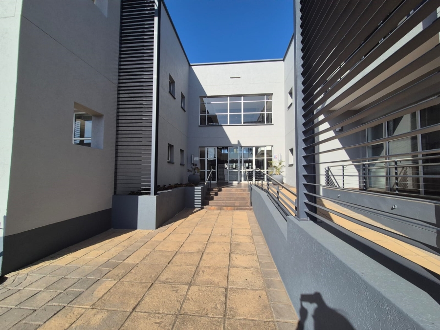 To Let Commercial Property for Rent in Die Hoewes Gauteng