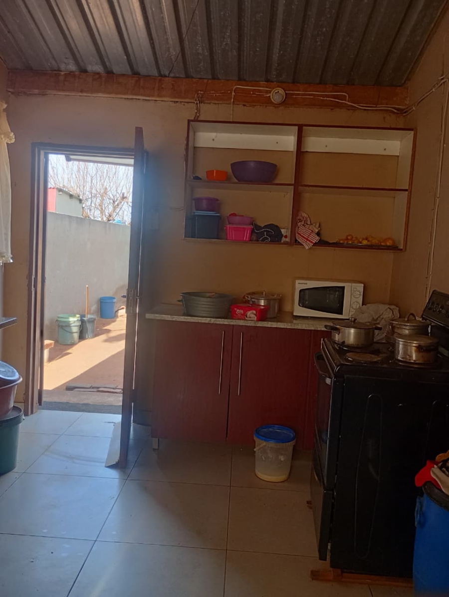 2 Bedroom Property for Sale in Zonkezizwe Gauteng