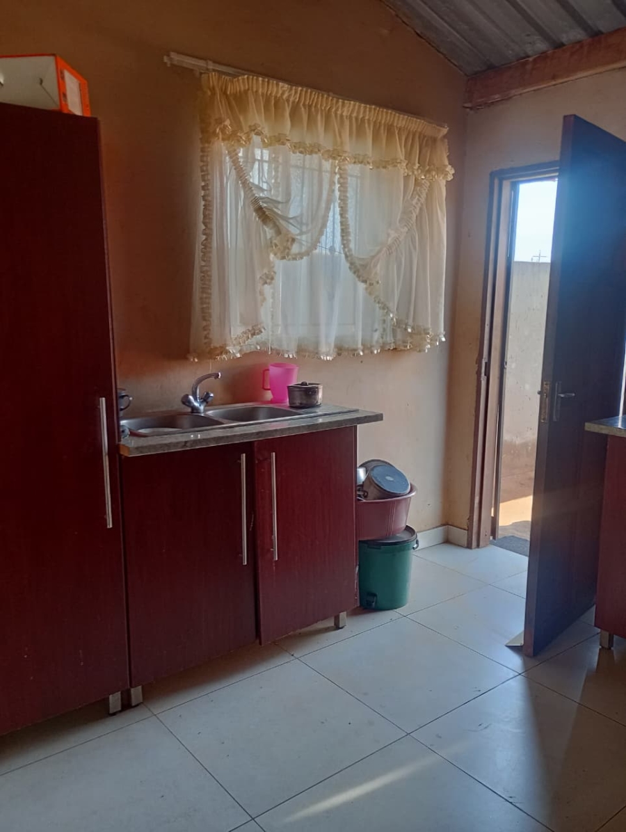 2 Bedroom Property for Sale in Zonkezizwe Gauteng