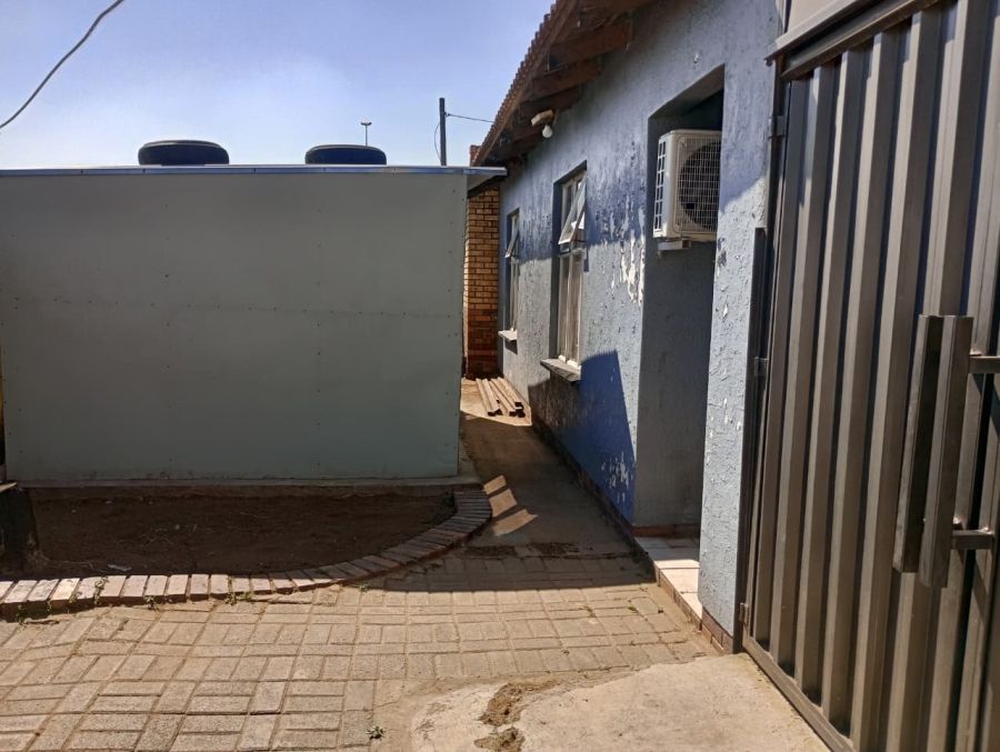 3 Bedroom Property for Sale in Moleleki Gauteng