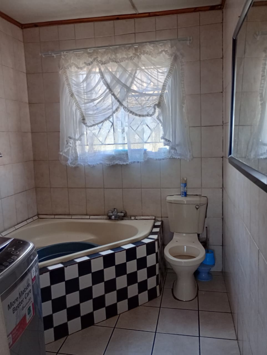 3 Bedroom Property for Sale in Moleleki Gauteng