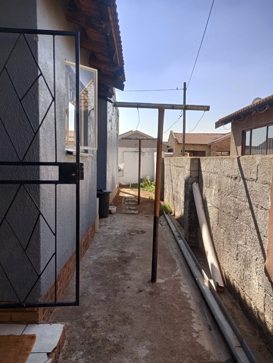 3 Bedroom Property for Sale in Moleleki Gauteng