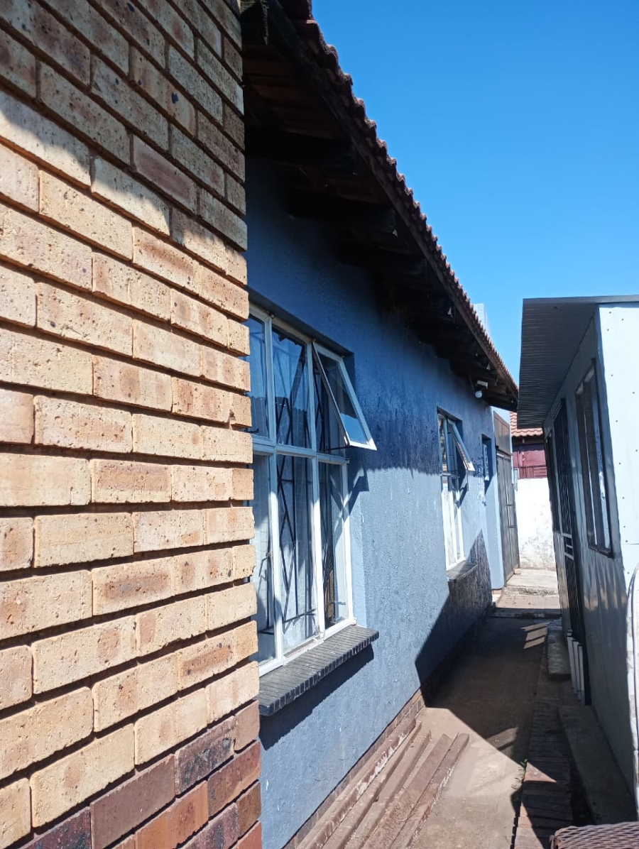 3 Bedroom Property for Sale in Moleleki Gauteng
