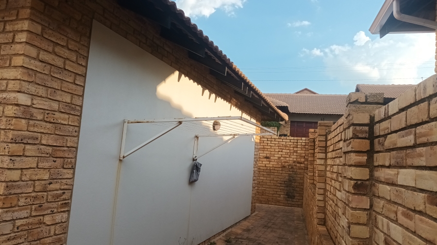 To Let 3 Bedroom Property for Rent in Chancliff A H Gauteng