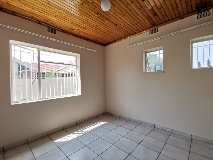 To Let 2 Bedroom Property for Rent in Strubenvale Gauteng