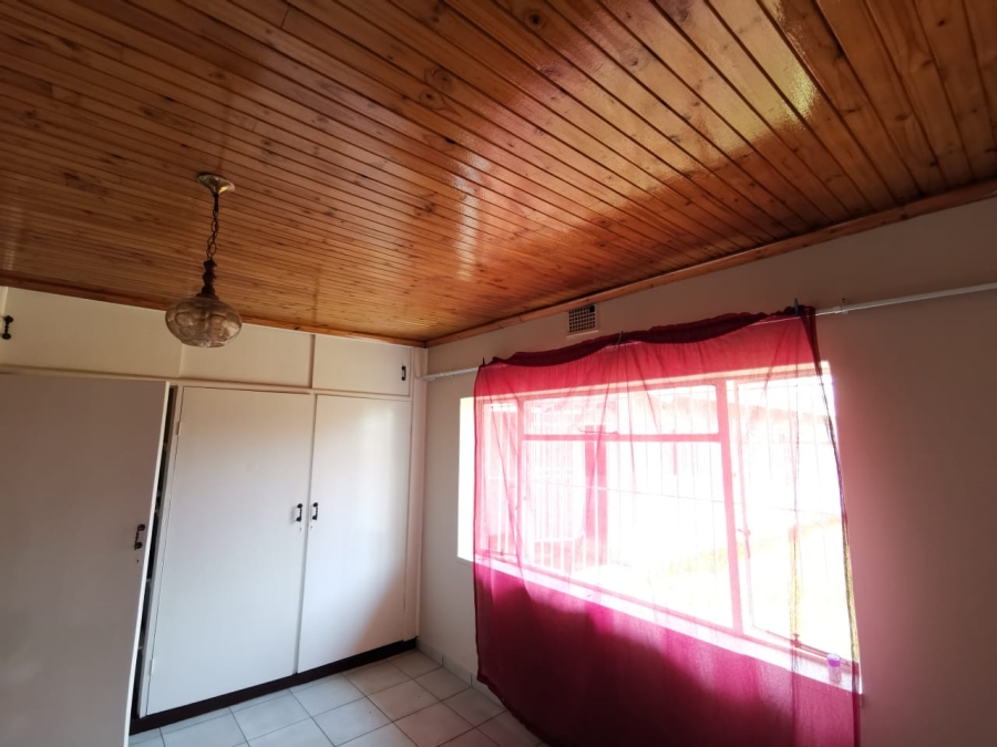 To Let 2 Bedroom Property for Rent in Strubenvale Gauteng