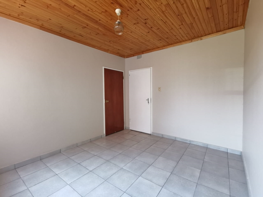 To Let 2 Bedroom Property for Rent in Strubenvale Gauteng