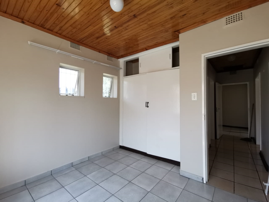 To Let 2 Bedroom Property for Rent in Strubenvale Gauteng