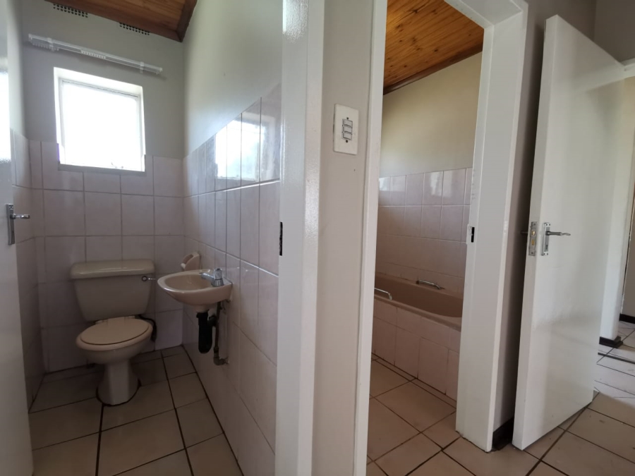 To Let 2 Bedroom Property for Rent in Strubenvale Gauteng