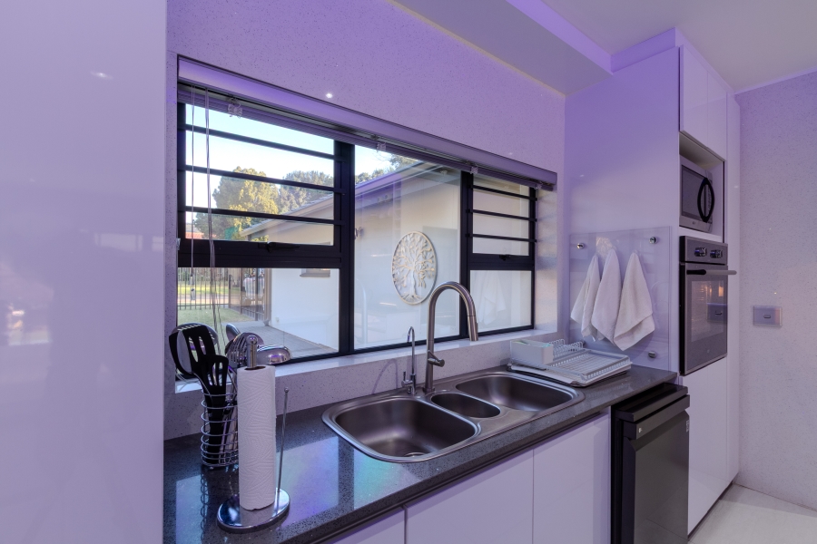 5 Bedroom Property for Sale in Die Wilgers Gauteng