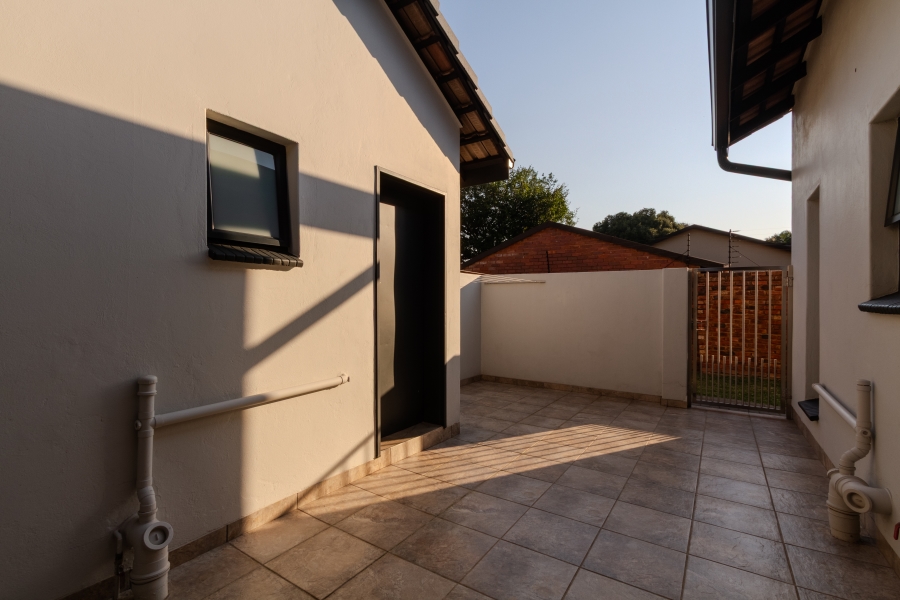 5 Bedroom Property for Sale in Die Wilgers Gauteng