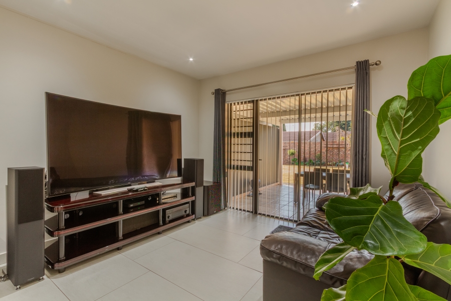 5 Bedroom Property for Sale in Die Wilgers Gauteng