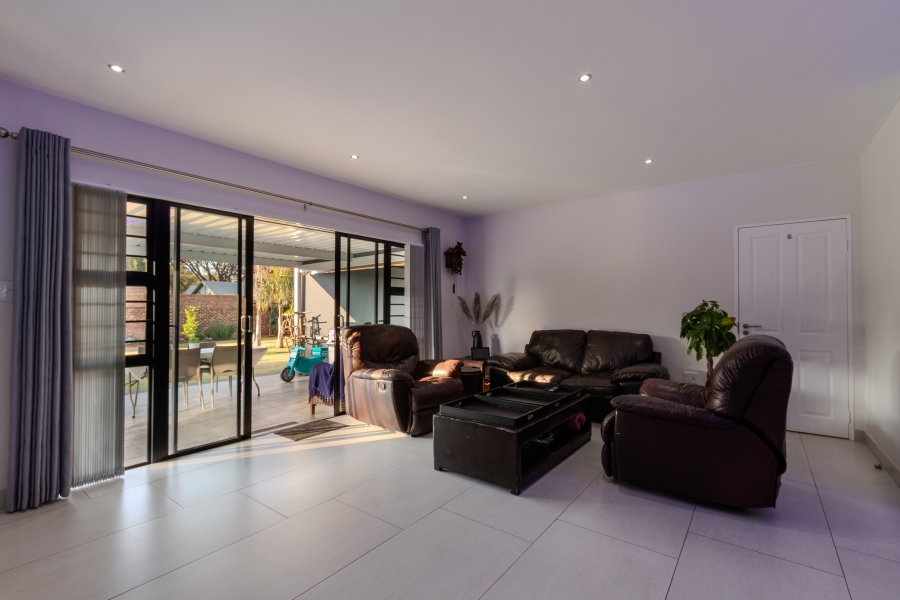 5 Bedroom Property for Sale in Die Wilgers Gauteng