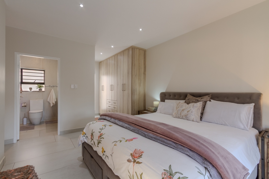 5 Bedroom Property for Sale in Die Wilgers Gauteng