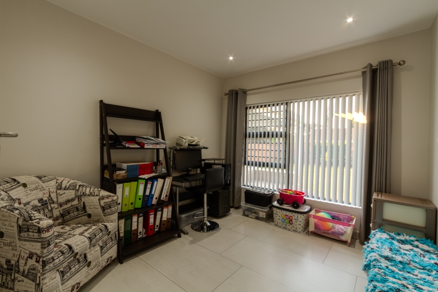 5 Bedroom Property for Sale in Die Wilgers Gauteng