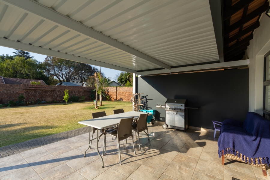5 Bedroom Property for Sale in Die Wilgers Gauteng